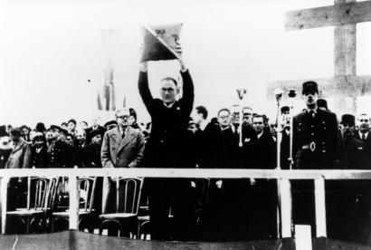 Remise de la croix de la Libération à la ville de Grenoble