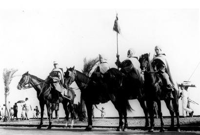 1er Escadron de spahis, Beyrouth 1940. capitaine Jourdier,  adjudant Arainty, brigadier Brahim, maréchal des Logis Painault