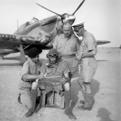 L’escadrille française de chasse n°1 en Libye avec les compagnons de la Libération James Denis et Albert Littolff