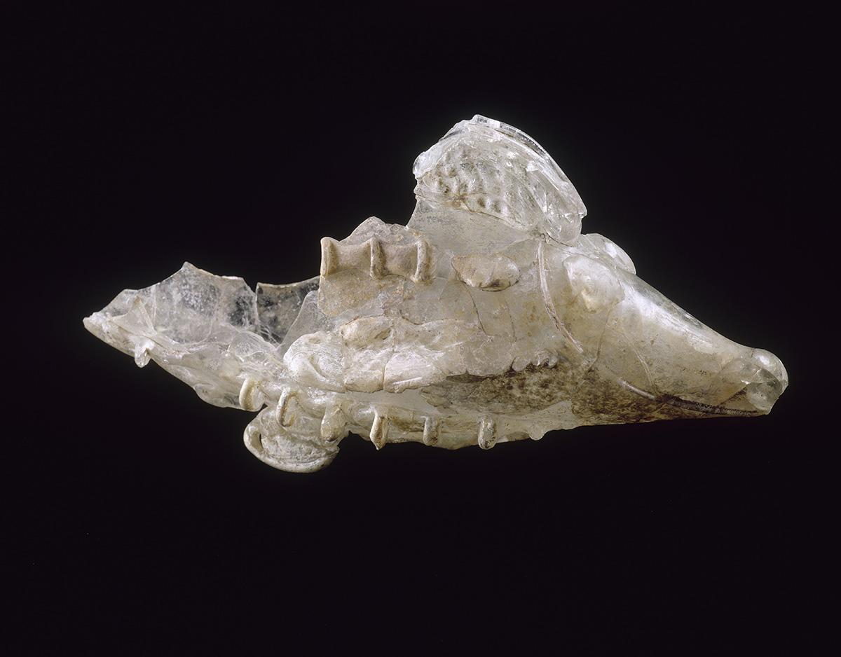Flacon ichtyomorphe, « trésor de Begram », Afghanistan, Ier siècle. ©Musée national des arts asiatiques – Guimet, MNAAG, Paris, Dist. RMN-Grand Palais / Thierry Ollivier