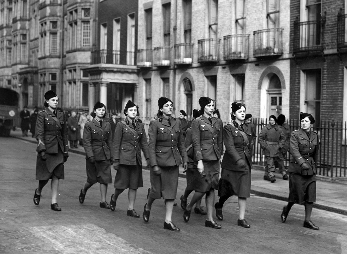 Les volontaires françaises défilent à Londres le 14 juillet 1943. ©Musée de l’Ordre de la Libération